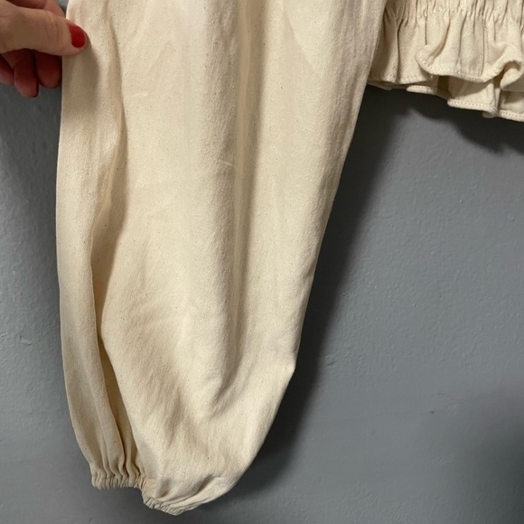 NWOT POL Smocked Balloon Sleeves Beige
Top. Size Small - Picture 4 of 6